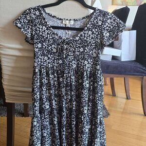 *NWT* Pretty floral Black and White Babydoll Dress